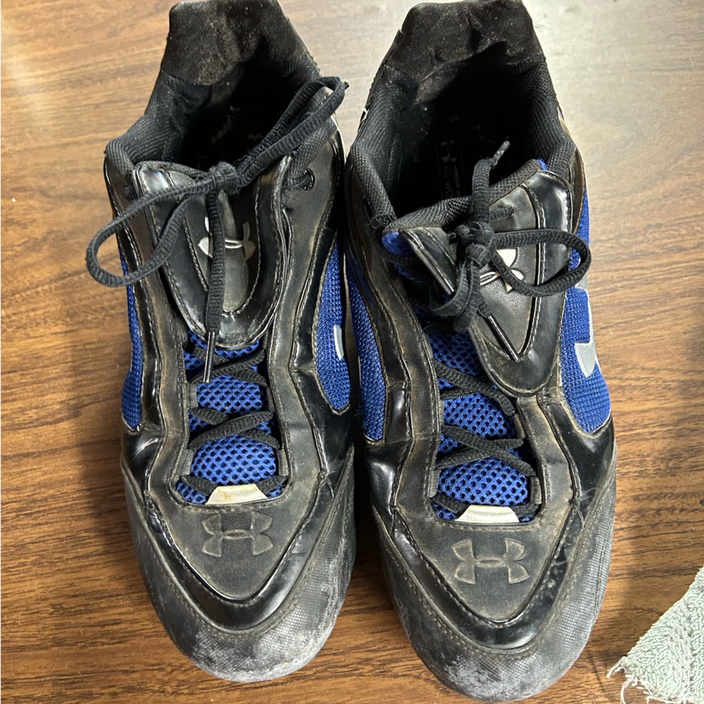 Men’s under armor cleats, size men’s says 12 but fits me I wear a 10